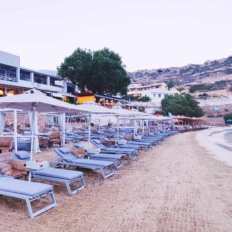 ξαπλώστρες & πουφ