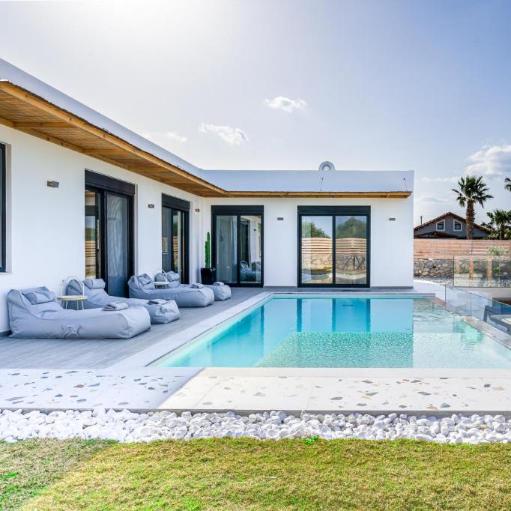 sardines luxury villas