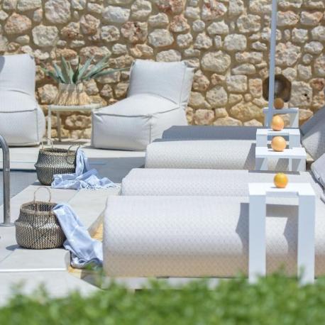 ξαπλώστρες & πουφ