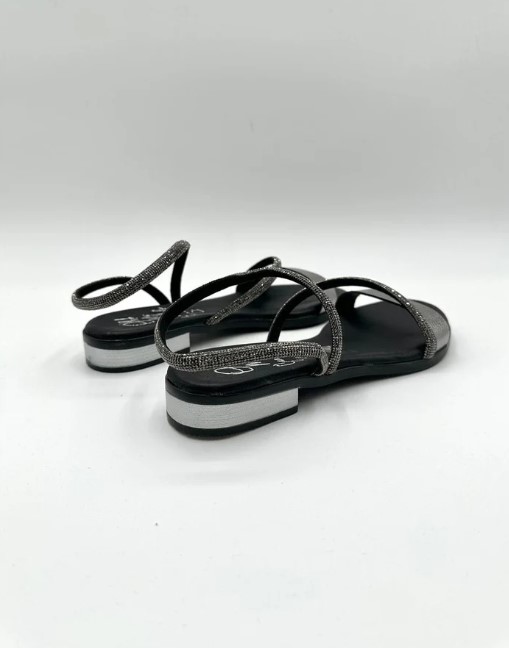 OH MY SANDALS LEATHER SANDALS