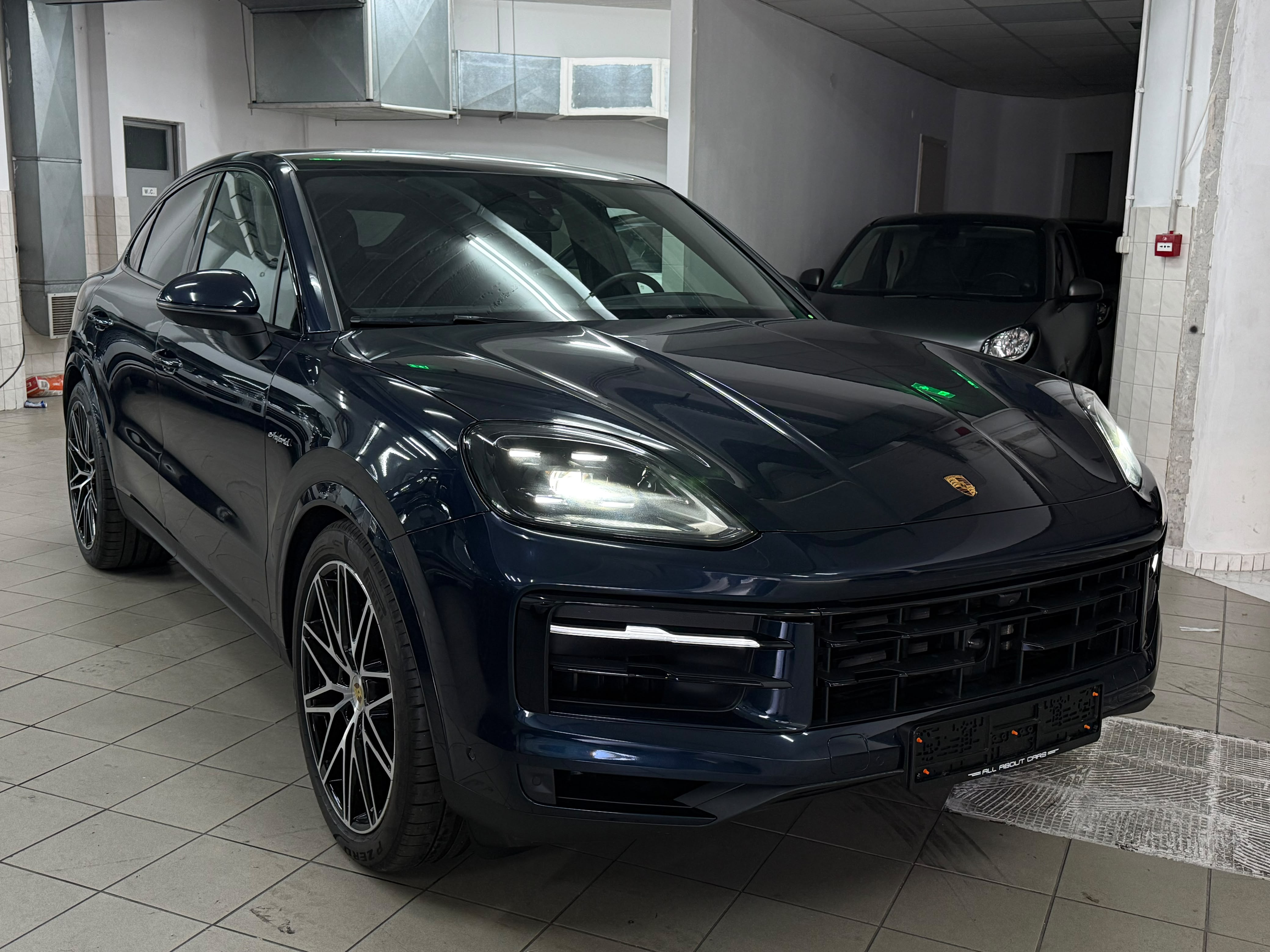Porsche Cayenne 2023 E-HYBRID ΕΤΟΙΜΟΠΑΡΑΔΟΤΟ 12 ΑΤΟΚΕΣ ΔΟΣΕΙΣ