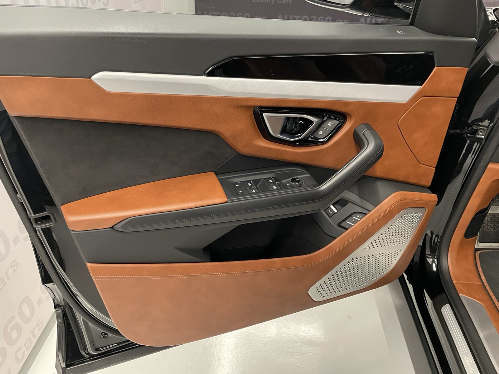 Lamborghini Urus 2020 Novitec Carbon Pack Panorama 650hp ΕΤΟΙΜΟΠΑΡΑΔΟΤΟ-28