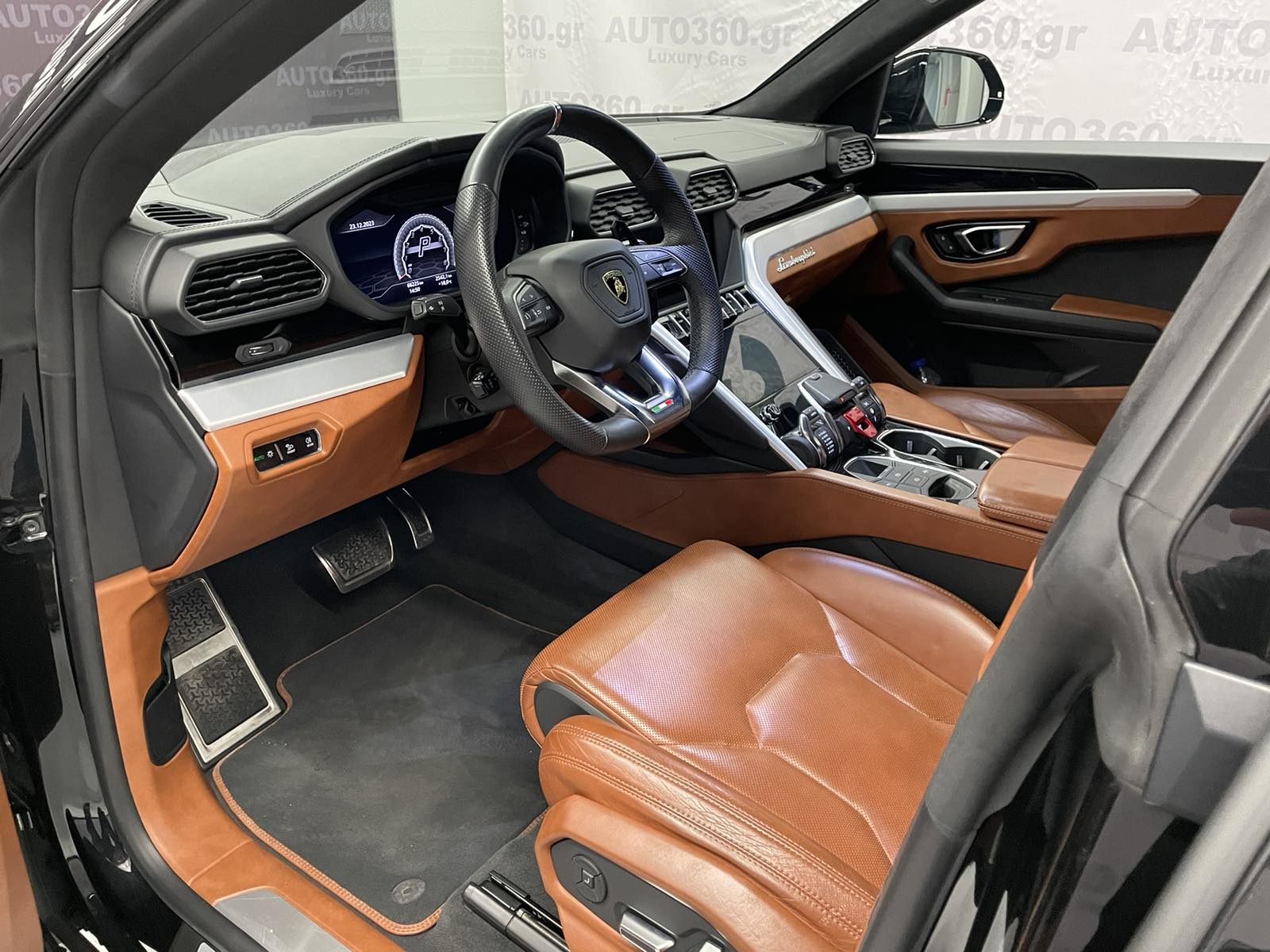 Lamborghini Urus 2020 Novitec Carbon Pack Panorama 650hp ΕΤΟΙΜΟΠΑΡΑΔΟΤΟ-15