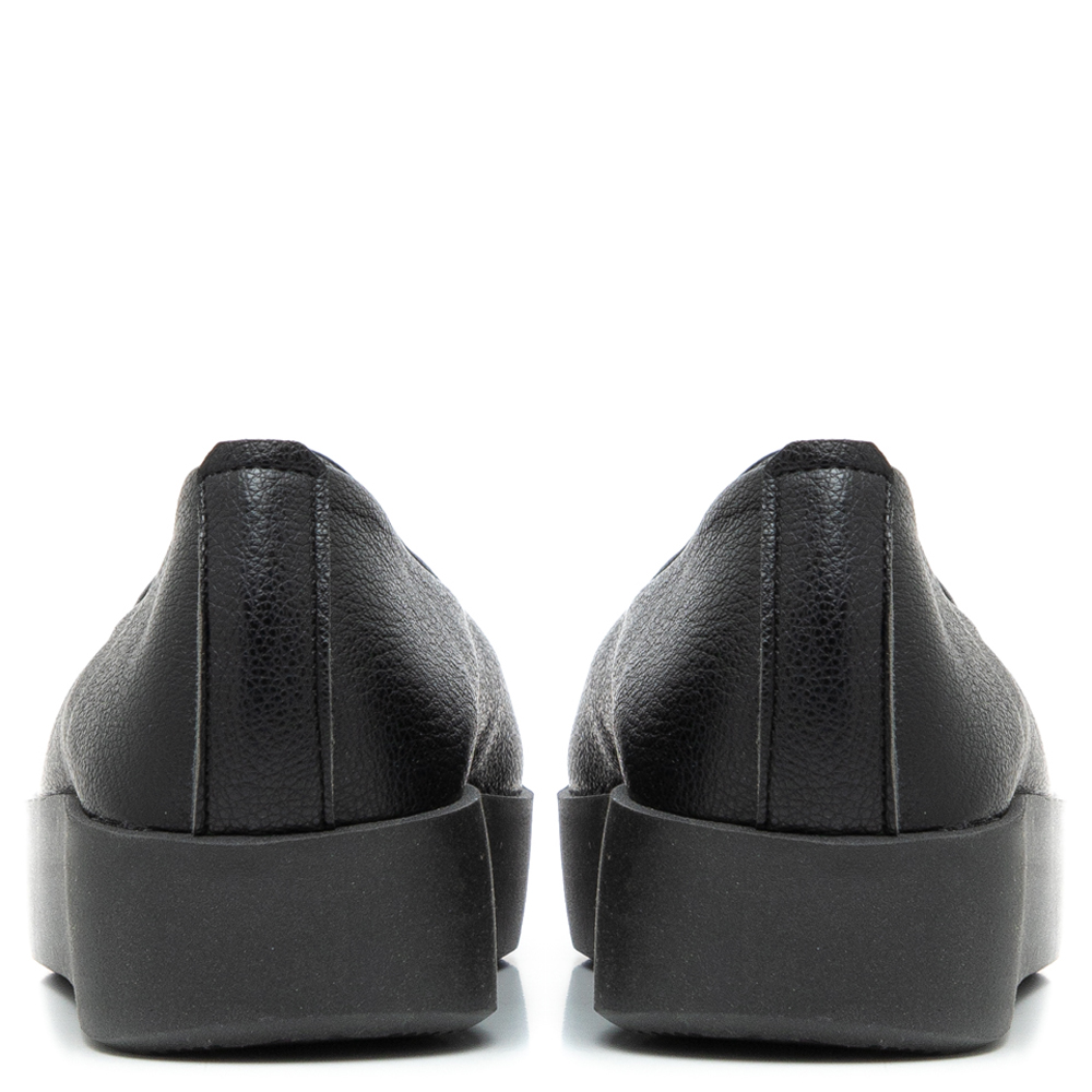 Γυναικείο δίπατο μοκασίνι σε μαύρο χρώμα Aventis Shoes 560