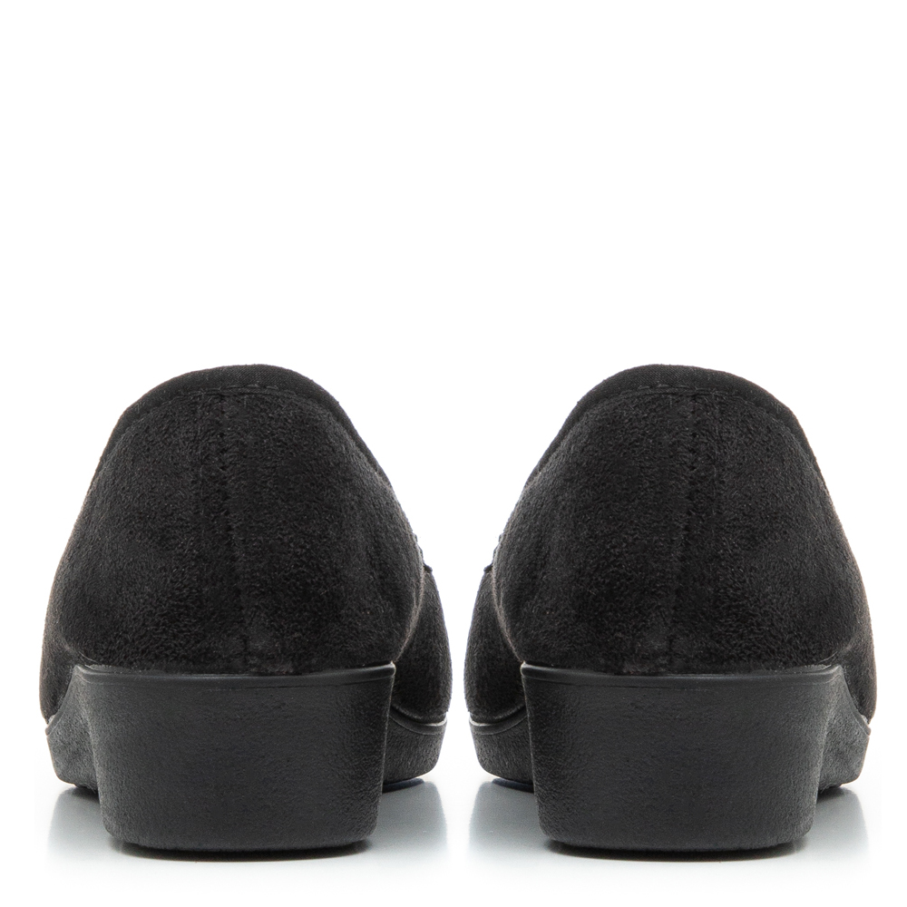 Γυναικεία κλειστή  παντόφλα σε μαύρο χρώμα Adams Shoes  1-773-23517-25