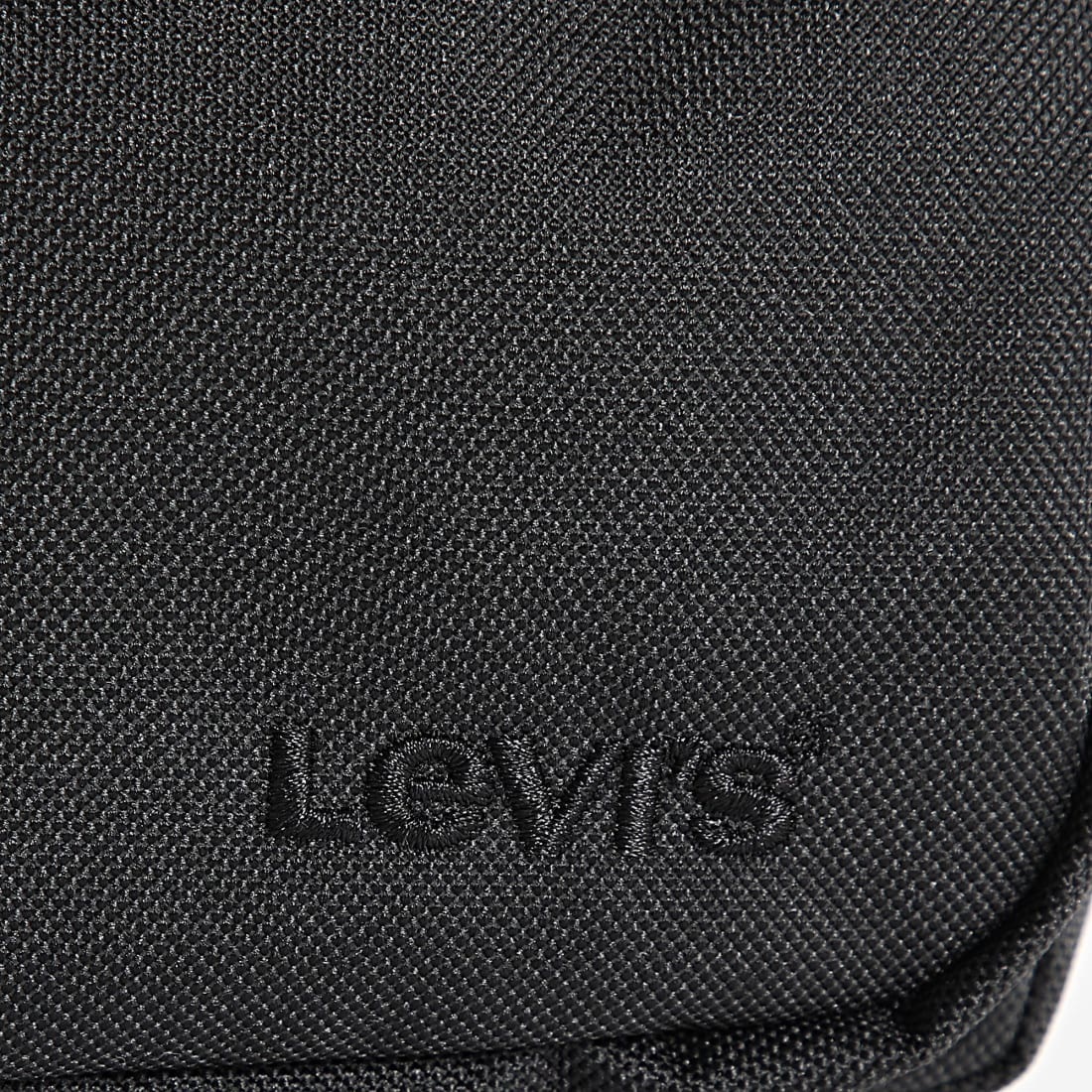 Τσαντάκι μέσης σε μαύρο χρώμα  Levi's  235270-0208-0059 Collection SS 2024