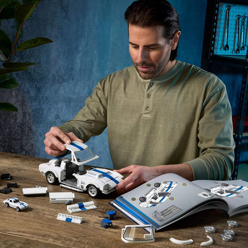 Mattel Brick Shop™ Hot Wheels® Elite Series Corvette® Grand Sport JGR31