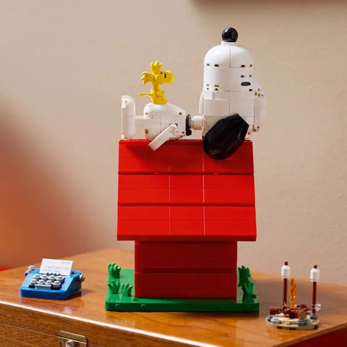Lego® Ideas Peanuts Snoopy's Doghouse 21368