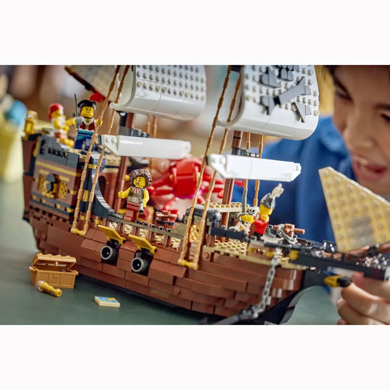 Lego Creator 3-in-1 Iconic Pirate Ship 31387
