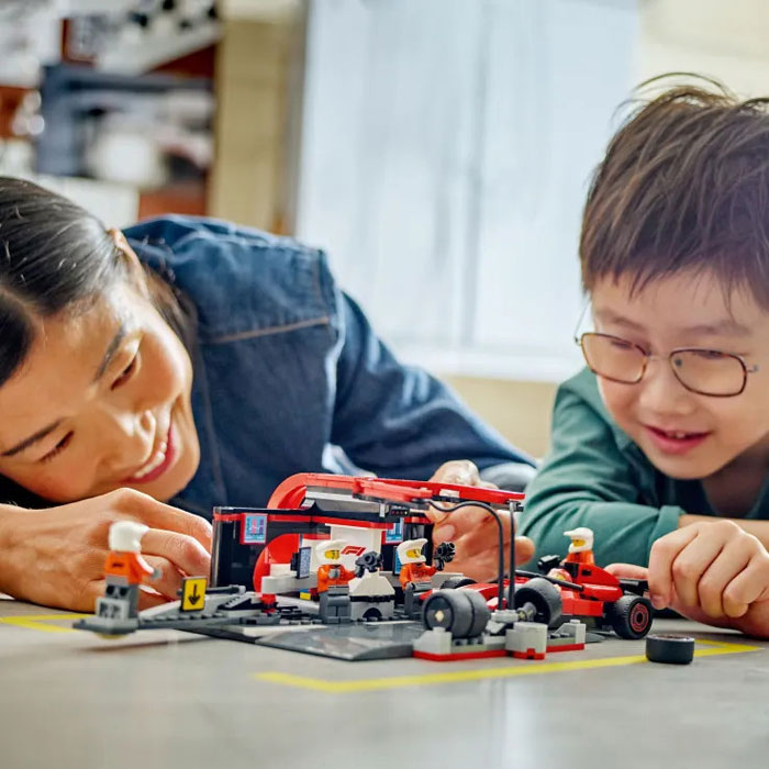 Lego City F1 Pit Stop & Pit Crew With Ferrari Car 60443