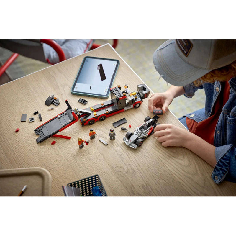 LEGO City F1® Display Truck with Audi F1® Race Car 60493