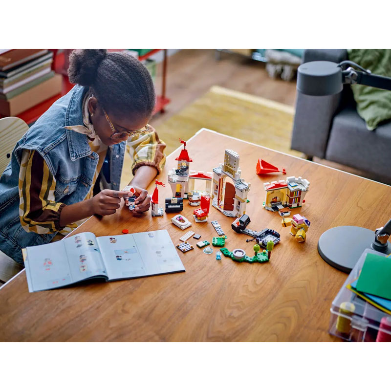 Lego Super Mario Kart™ – Battle with Roy at Peach's Castle 71435