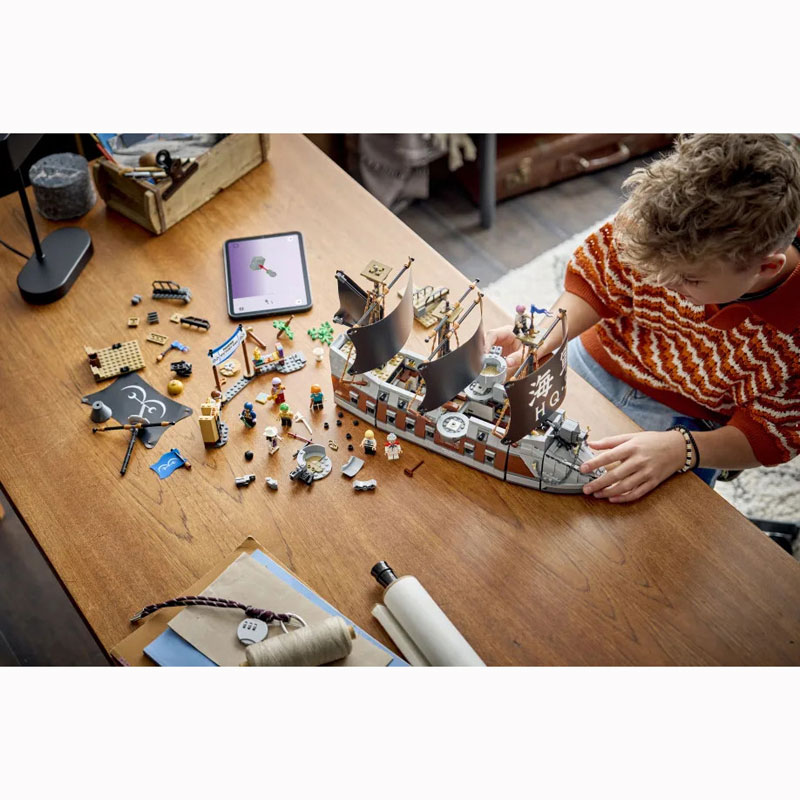 Lego® One Piece Garp's Marine Battleship 75646