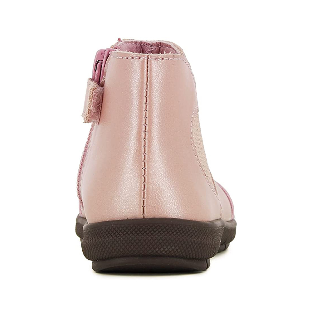 Leather boot with zipper