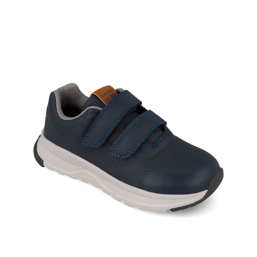 Sneaker με αυτοκόλλητα