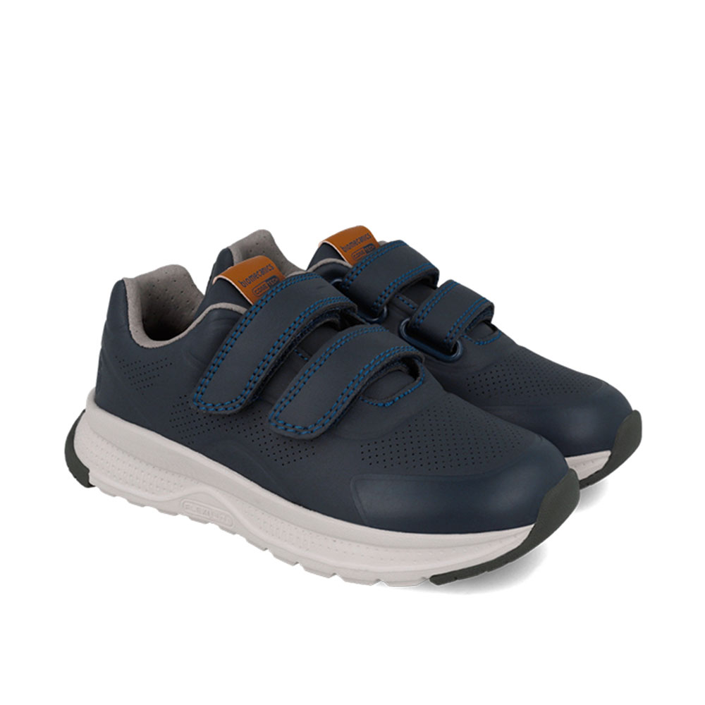 Sneaker με αυτοκόλλητα