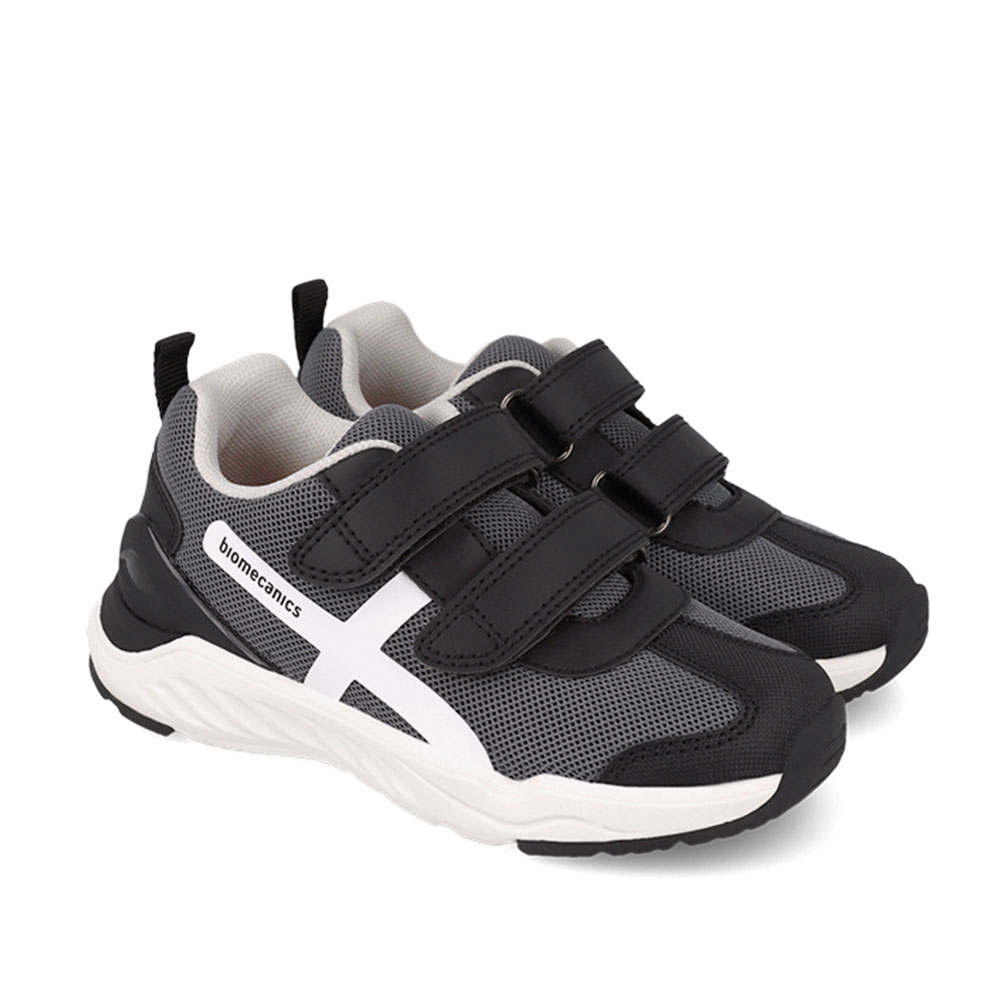 Sneaker με αυτοκόλλητα