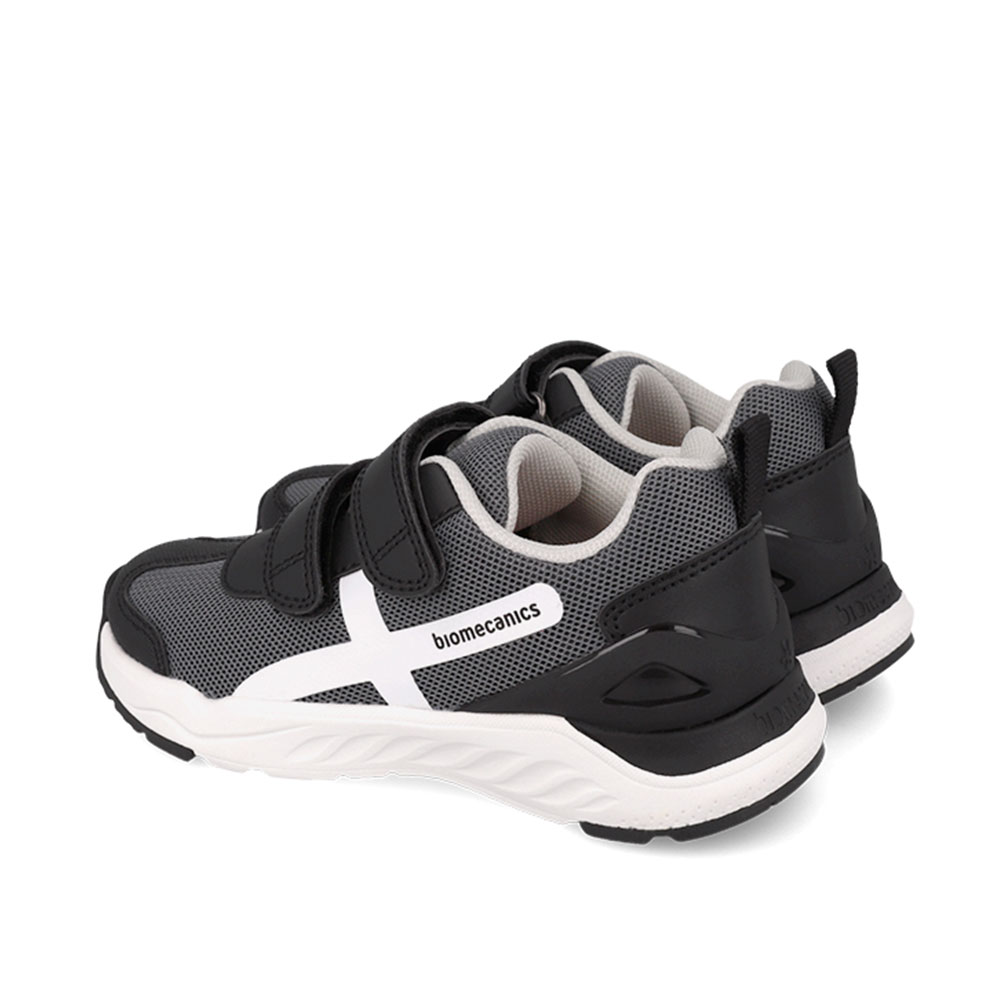Sneaker με αυτοκόλλητα