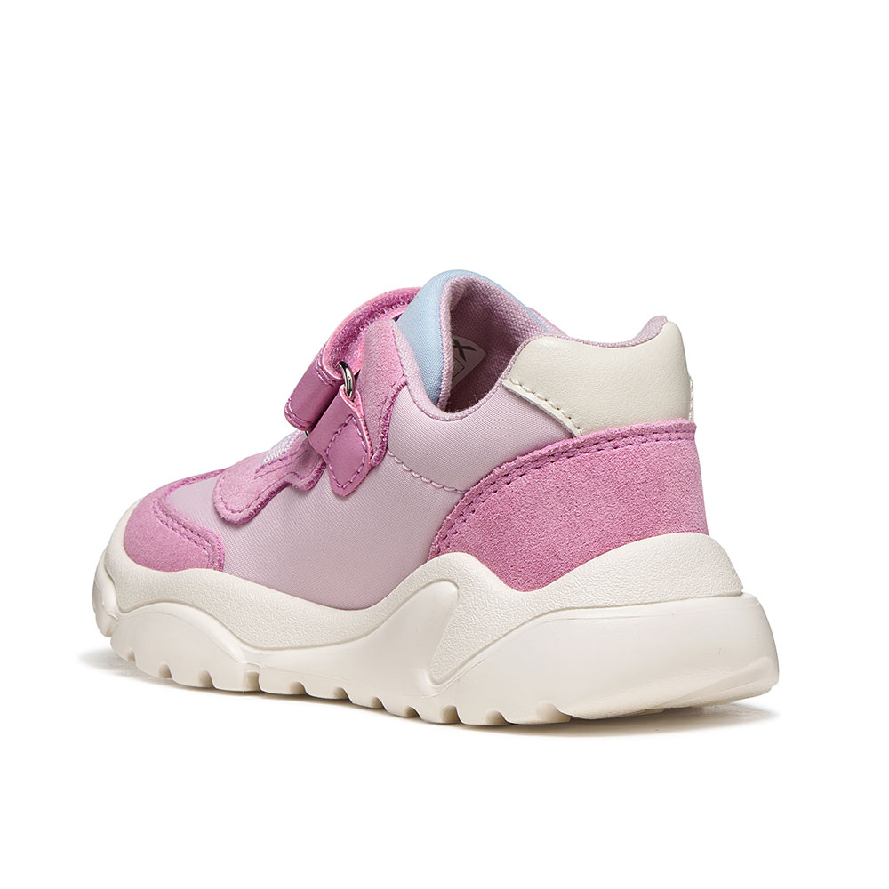 Sneaker με αυτοκόλλητο