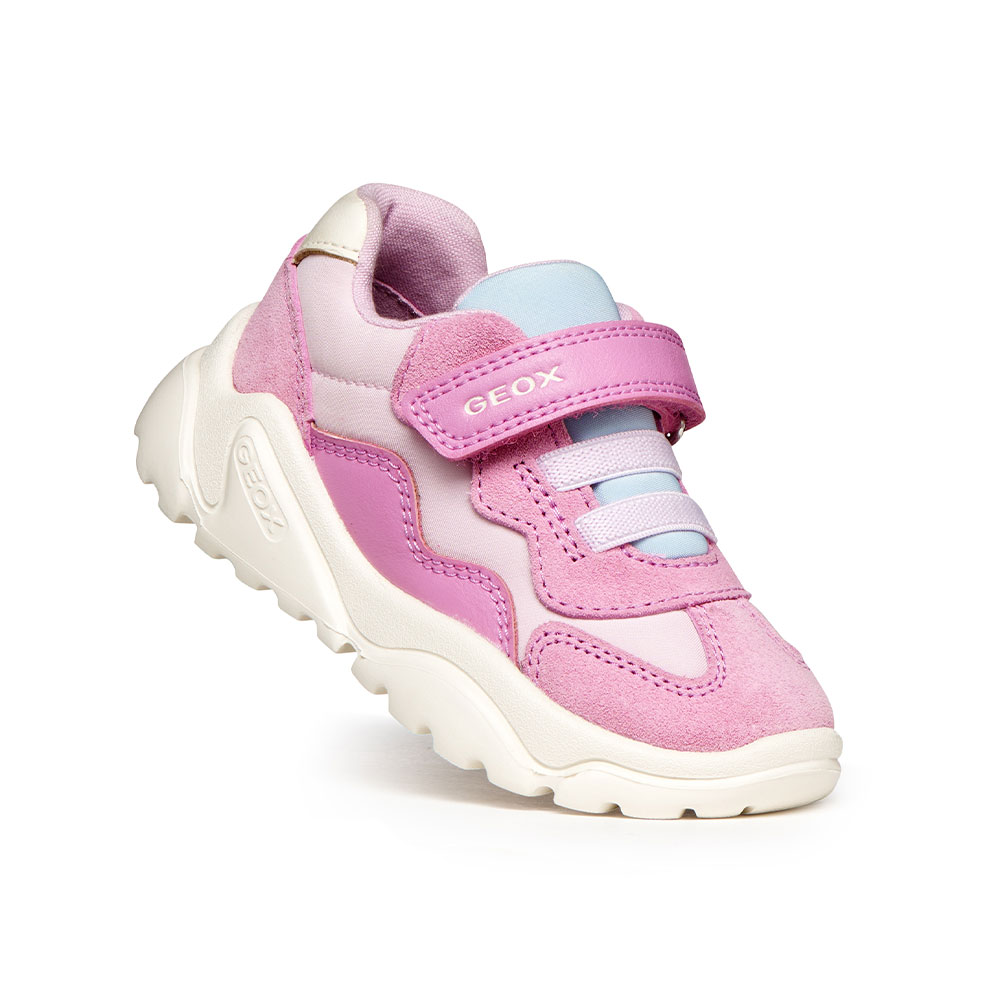 Sneaker με αυτοκόλλητο