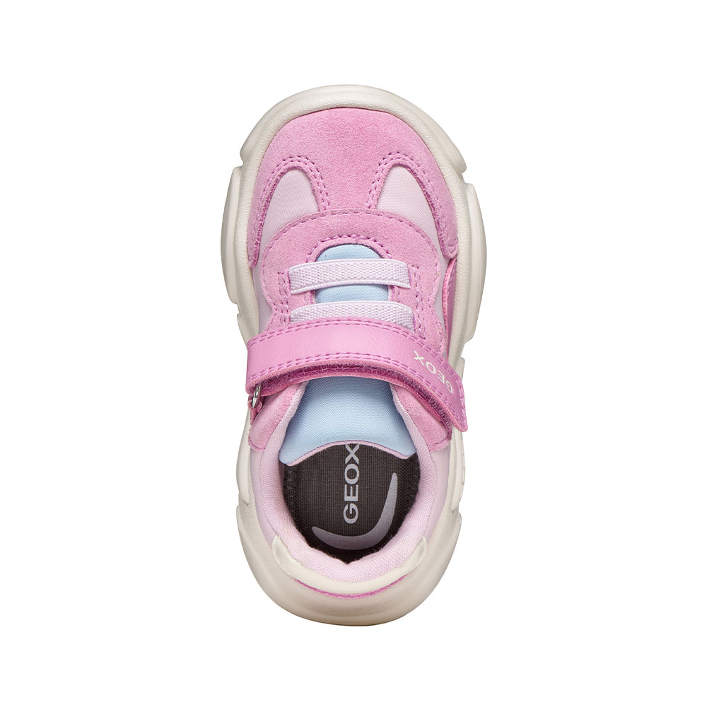Sneaker με αυτοκόλλητο