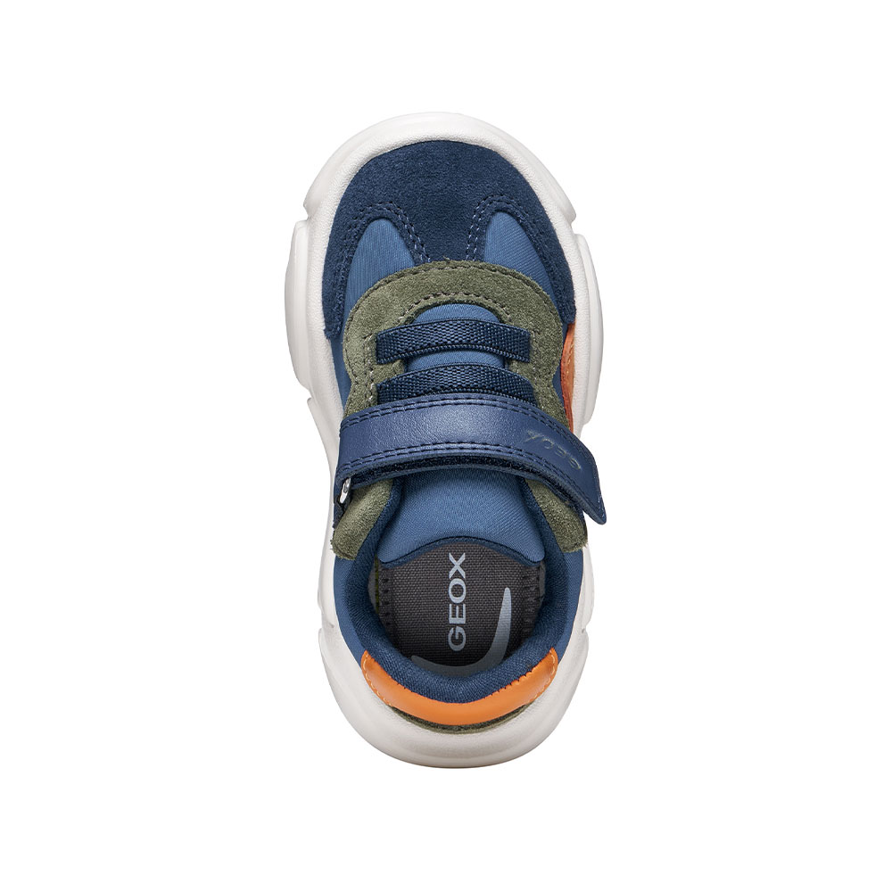 Sneaker με αυτοκόλλητο