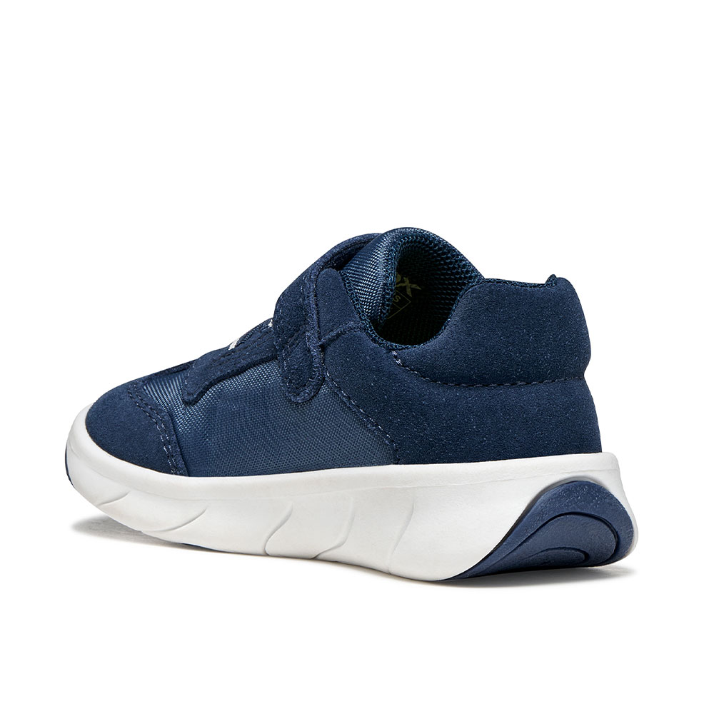 Sneaker με λάστχο και αυτοκόλλητο