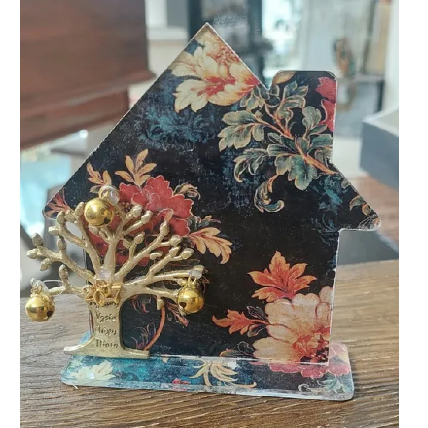Decorative plexiglass house good-luck charm with base - 19803
