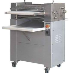 MOULDER DOMINO