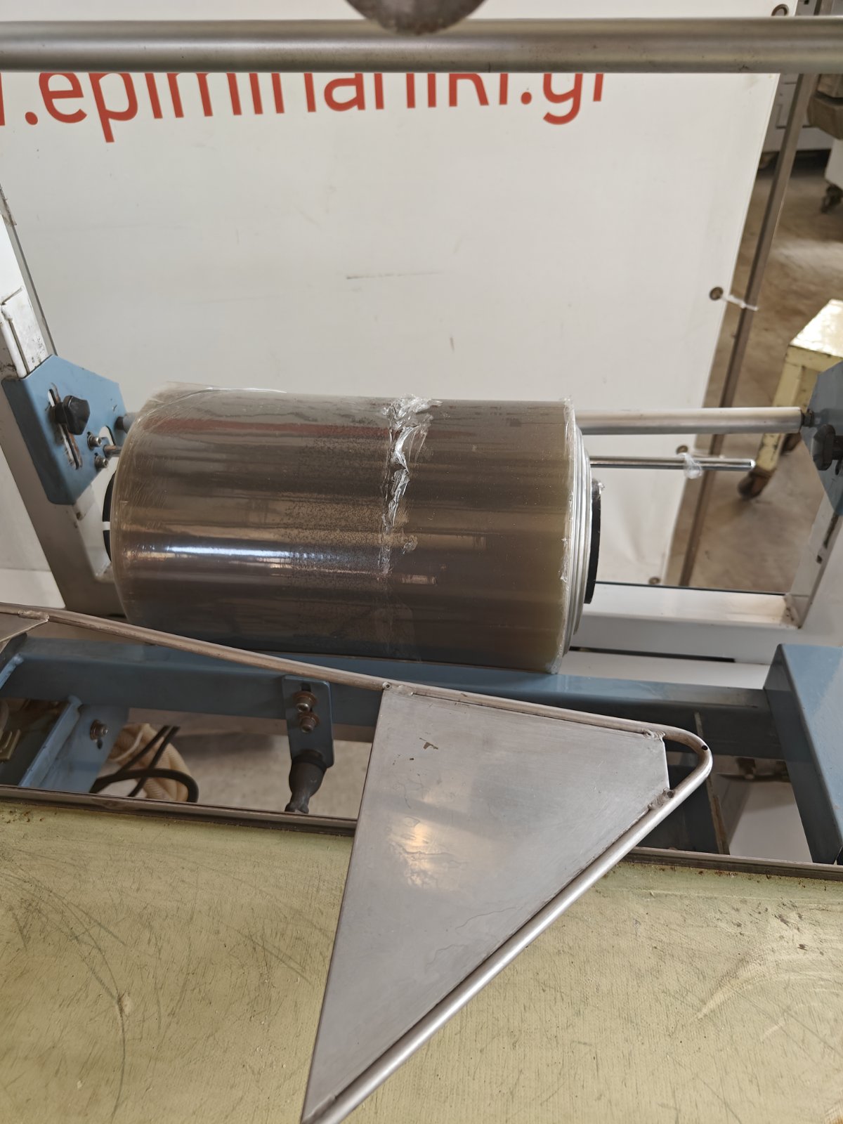 SHRINK PACKAGING MACHINE EFK 2500