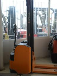 BATTERY FORKLIFT