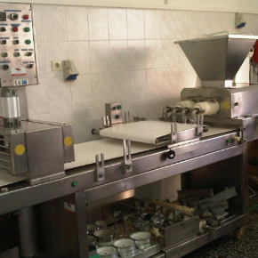 DONUT CUTTER BENCH USED