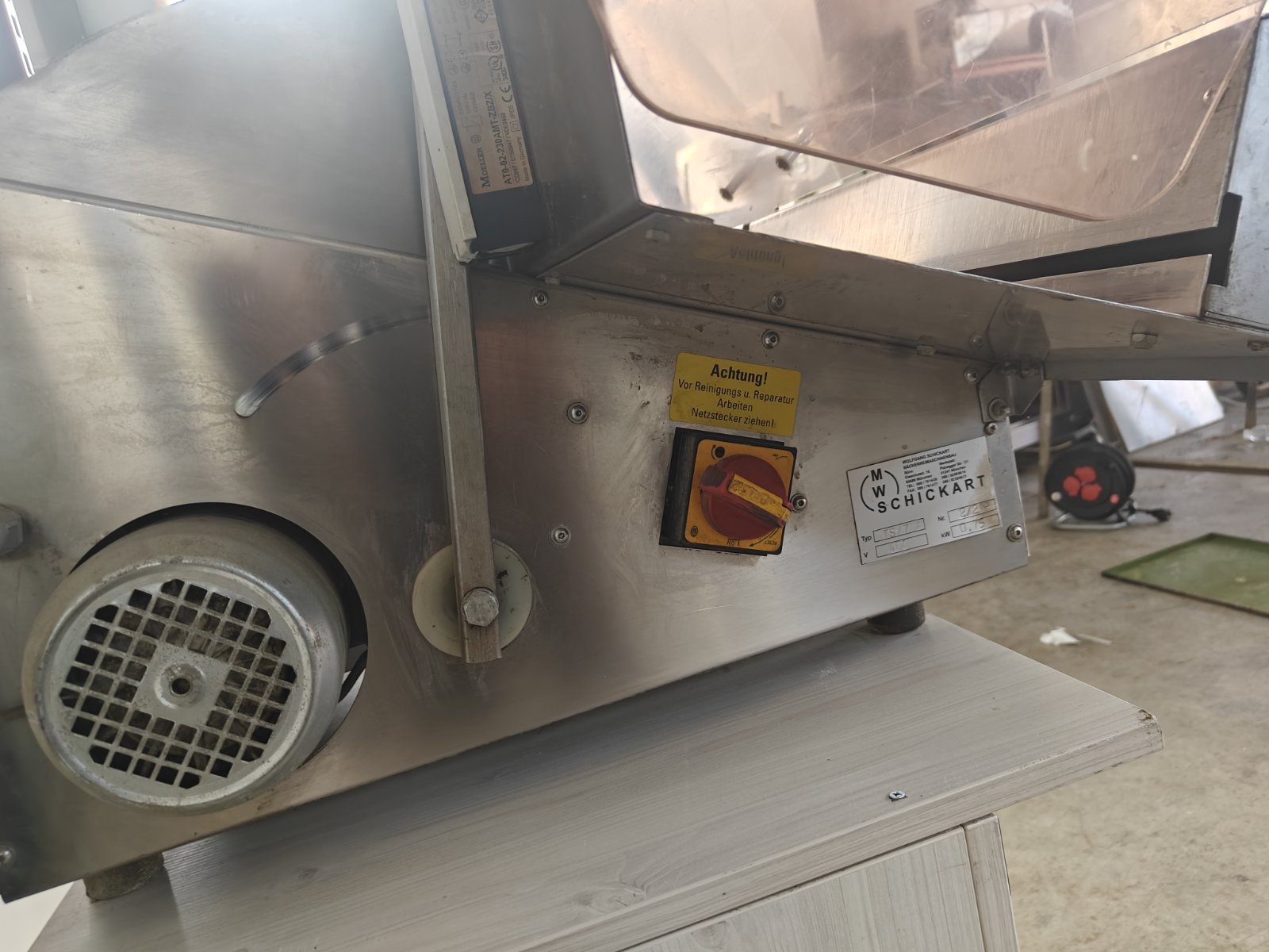ΕΠΙΤΡΑΠΕΖΙΑ ΜΗΧΑΝΗ ΚΟΠΗΣ ΨΩΜΙΟΥ MW SCHICKART TS38PLUS