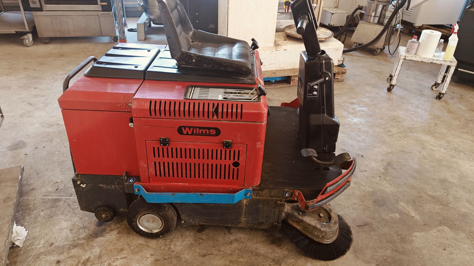FLOOR BRUSH (SWEEPER) WITH RIDER SEAT