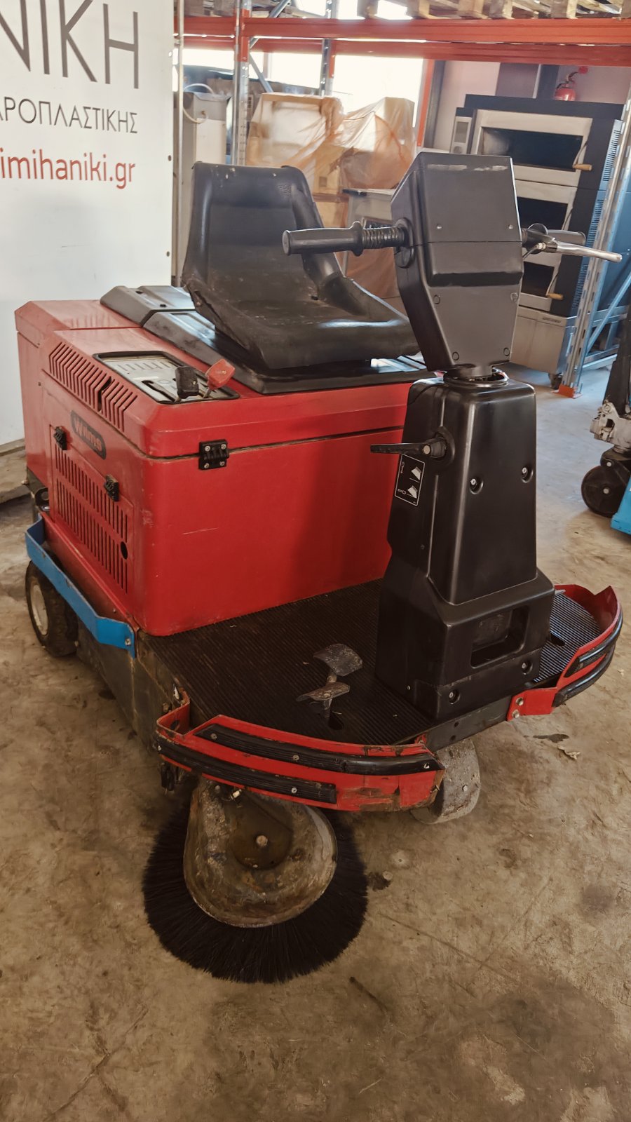FLOOR BRUSH (SWEEPER) WITH RIDER SEAT