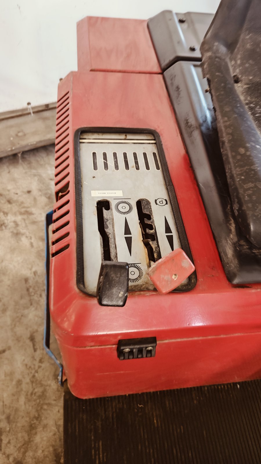 FLOOR BRUSH (SWEEPER) WITH RIDER SEAT