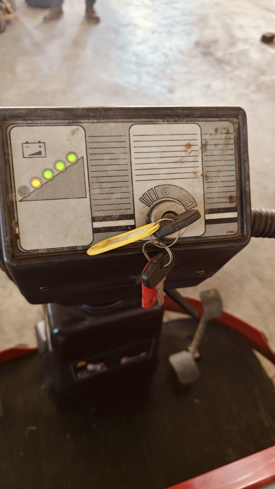 FLOOR BRUSH (SWEEPER) WITH RIDER SEAT