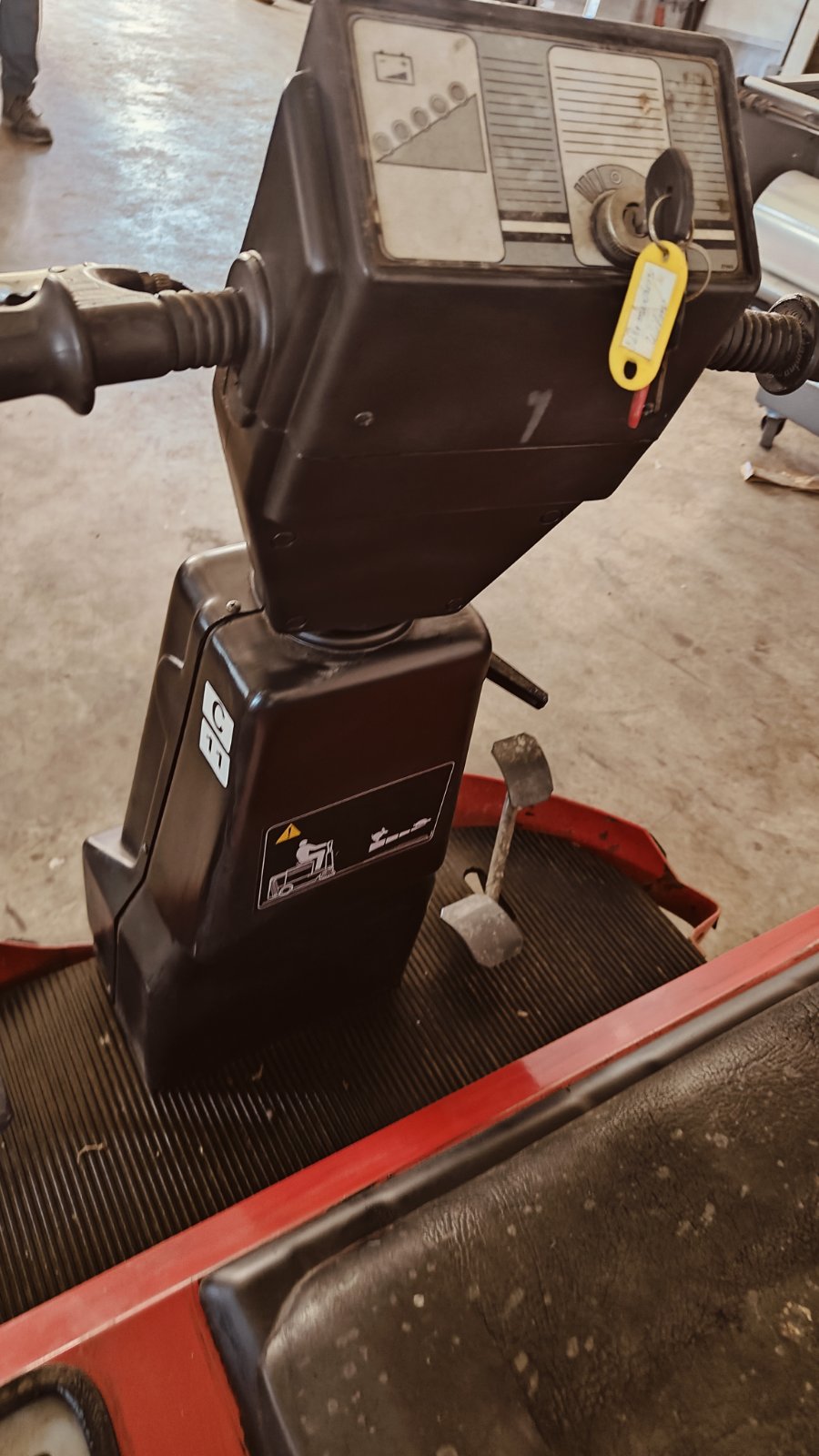 FLOOR BRUSH (SWEEPER) WITH RIDER SEAT