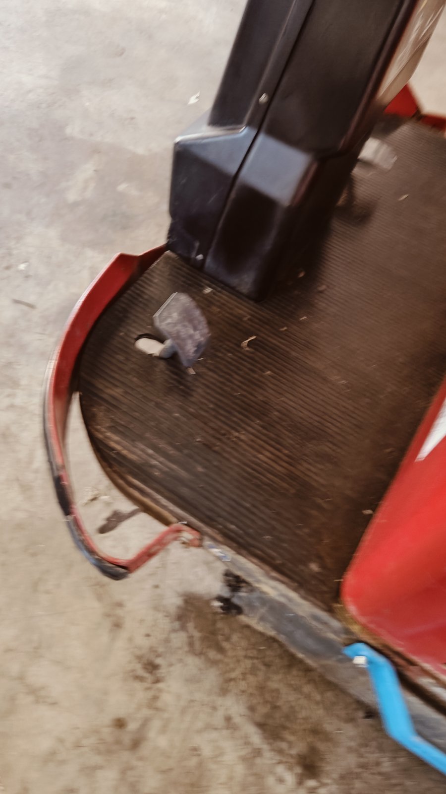 FLOOR BRUSH (SWEEPER) WITH RIDER SEAT