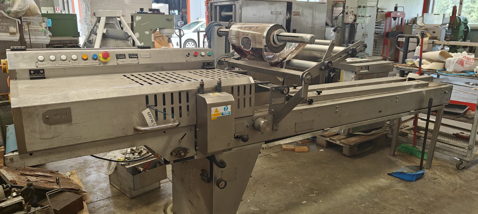 MFW FLOWPACK PACKAGING MACHINE