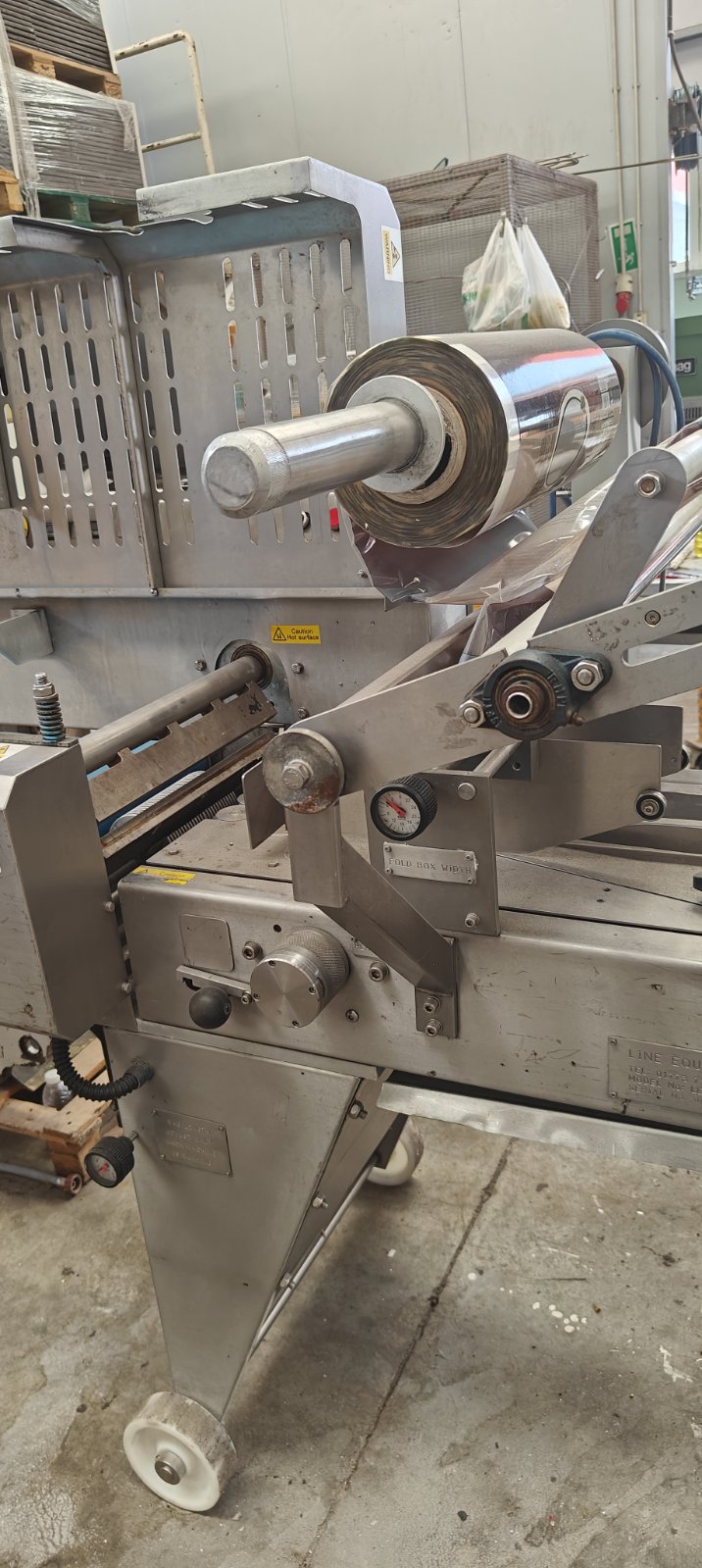 MFW FLOWPACK PACKAGING MACHINE