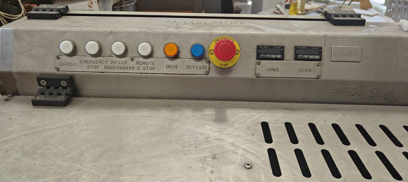 MFW FLOWPACK PACKAGING MACHINE