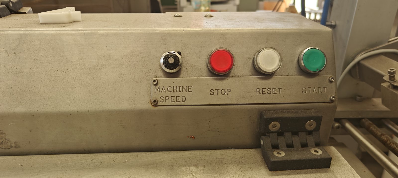 MFW FLOWPACK PACKAGING MACHINE