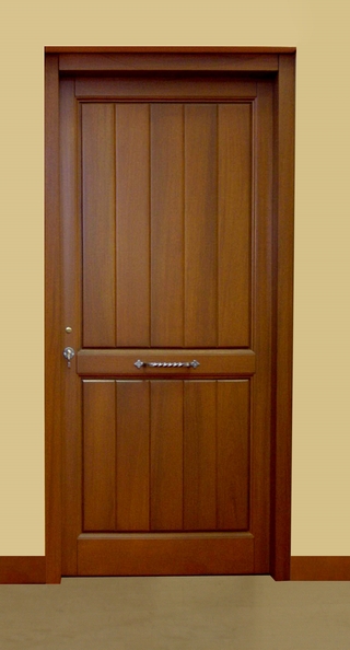 Traditional door entrance K406