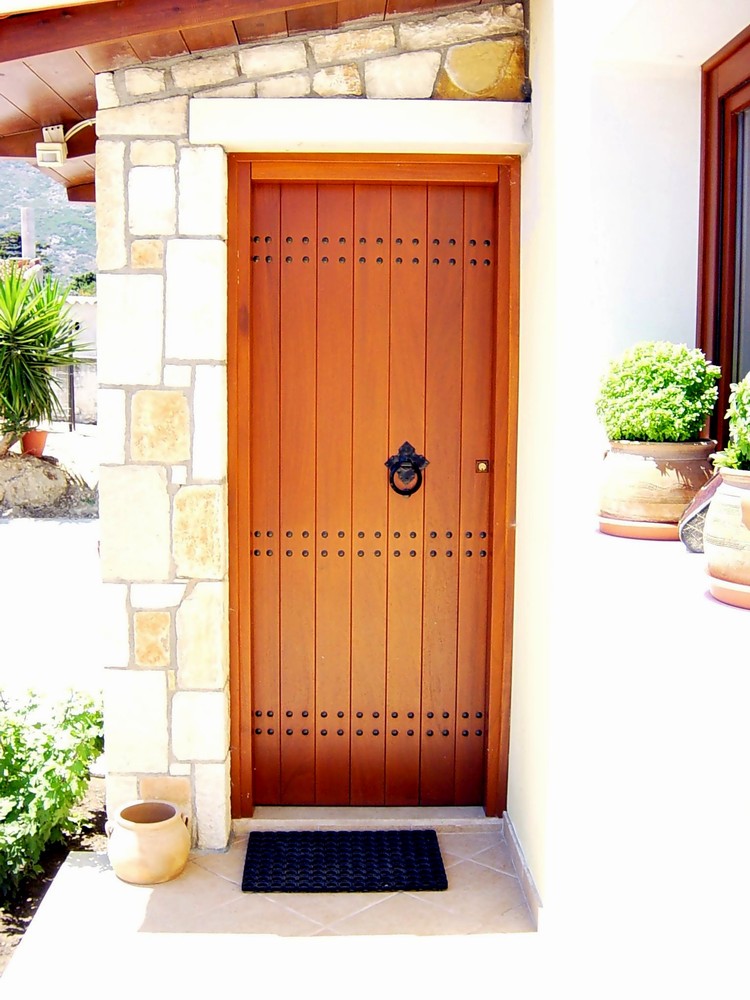 Παραδοσιακή πόρτα εισόδου Κ402