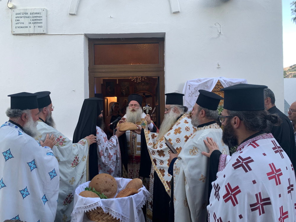 Ο Αρχιερατικός Εσπερινός της εορτής της Αγίας Μαρίνης  στον ομώνυμο Ιερό Ναό της Ενορίας Καλογέρων .