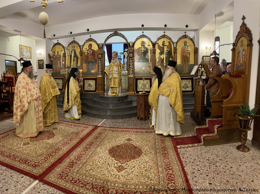 Αρχιερατική Θεία Λειτουργία και Μνημόσυνο για τα θύματα των τροχαίων ατυχημάτων στον πανηγυρίζοντα Ιερό Ναό του Οσίου Νίκωνος Ιεράπετρας.