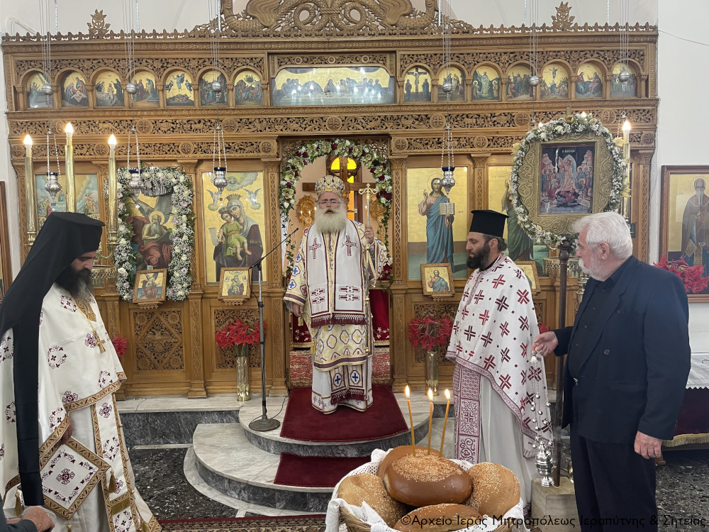 Η Κυριακή των Μυροφόρων στον πανηγυρίζοντα Ιερό Ναό Αγίου Ιωάννου του Θεολόγου Νέας Ανατολής Ιεράπετρας.