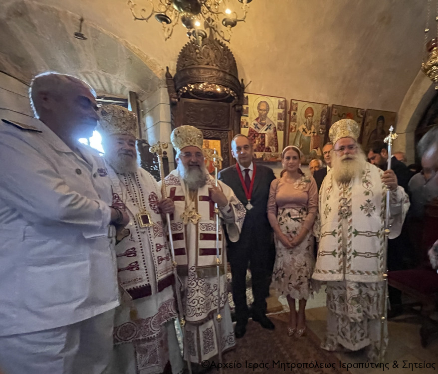 Ο Σεβ. Αρχιεπίσκοπος Κρήτης κ.κ. Ευγένιος προεξήρχε και λάμπρυνε την πανήγυρη της Ιεράς Πατριαρχικής και Σταυροπηγιακής Μονής Τοπλού Σητείας. Η ύψιστη διάκριση της Εκκλησίας Κρήτης, η απονομή του Σταυρού των Αποστόλων Παύλου και Τίτου, στον Υπουργό Ναυτιλίας και Νησιωτικής Πολιτικής κ. Ιωάννη Πλακιωτάκη