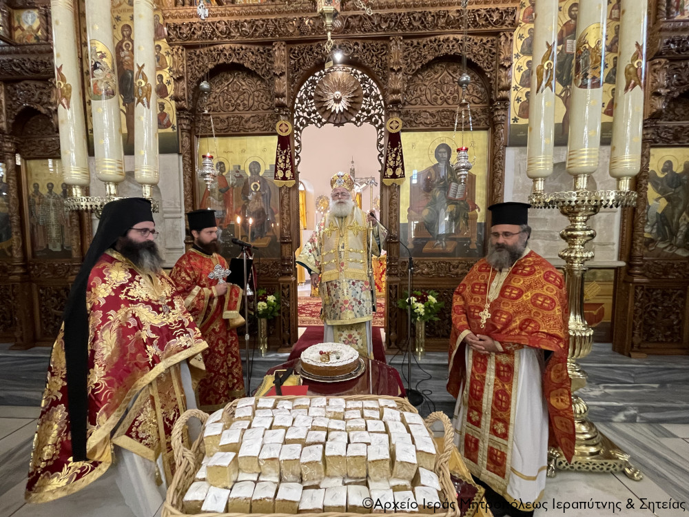 Με λαμπρότητα η πρώτη του έτους στον Ιερό Μητροπολιτικό Ναό Αγίου Γεωργίου Ιεράπετρας
